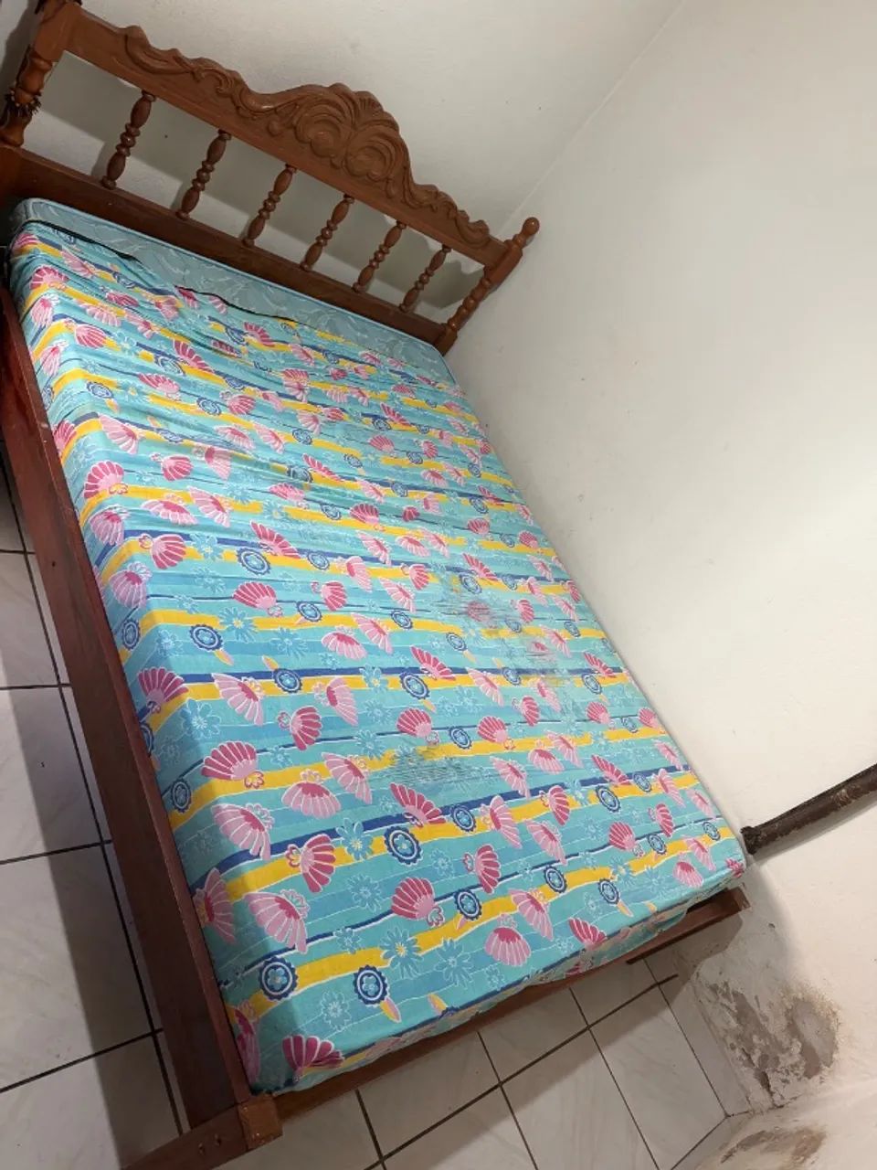 Cama de casal e colchão 