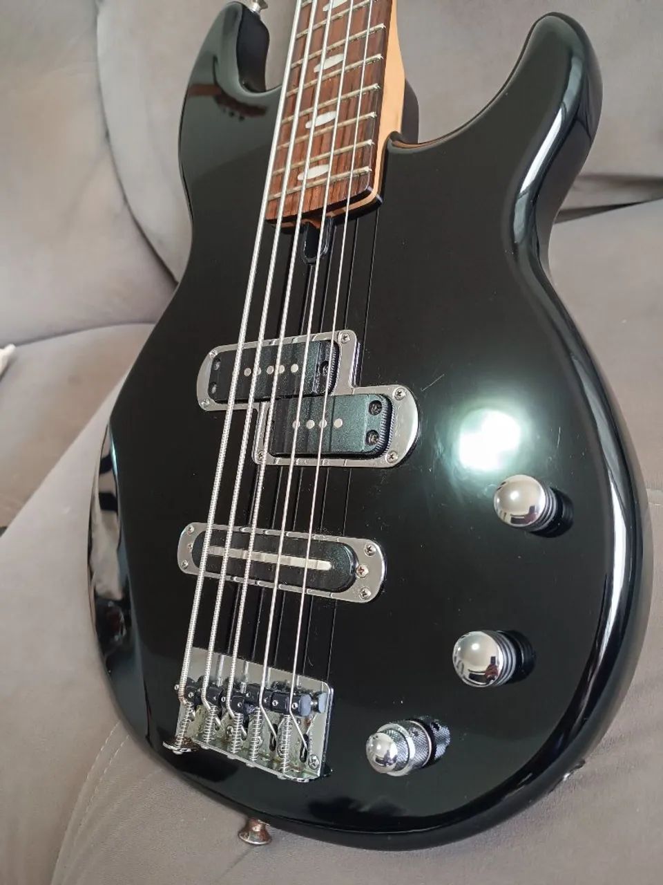 Contrabaixo baixo Yamaha BB425 circuito ativo - Instrumentos