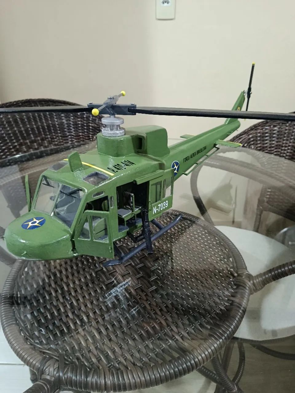 Helicóptero decorativo miniatura artesanal  - Foto 5