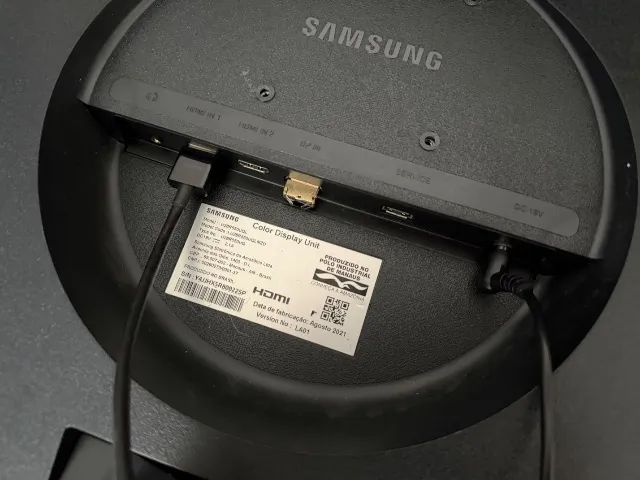 Monitor 4K Samsung UR55 28" - Defeito no plug da fonte e DisplayPort preso - Foto 2