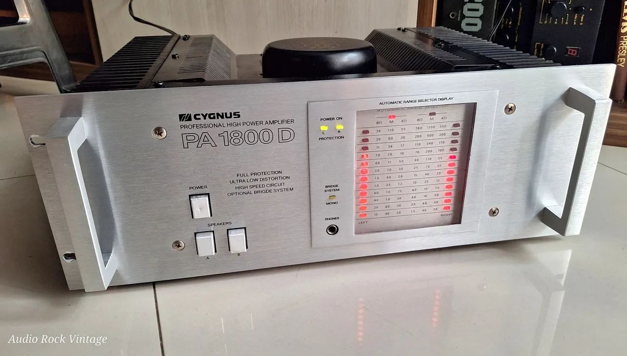 AMPLIFICADOR CYGNUS PA 1800D  (( LINDÍSSIMO ))