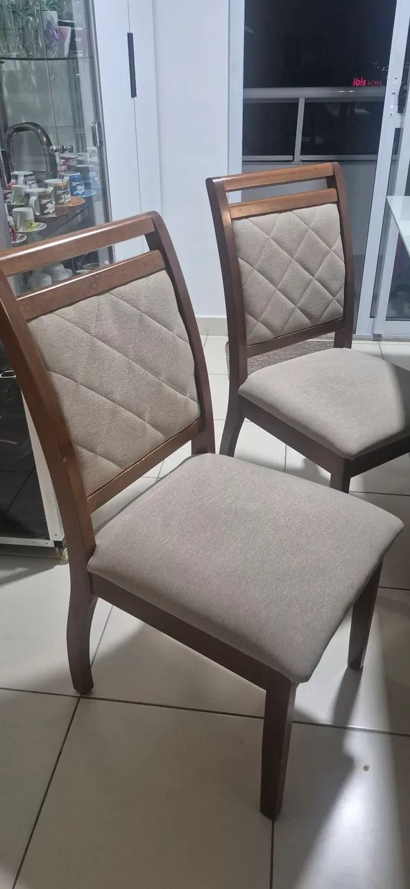 Mesa De Madeira Com 8 Cadeiras - Foto 2