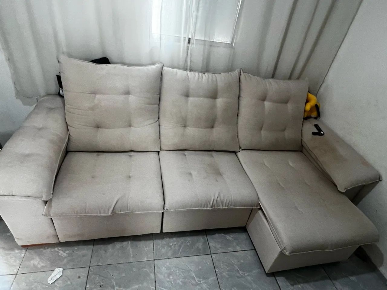 Sofá retrátil e reclinável linho marfim 