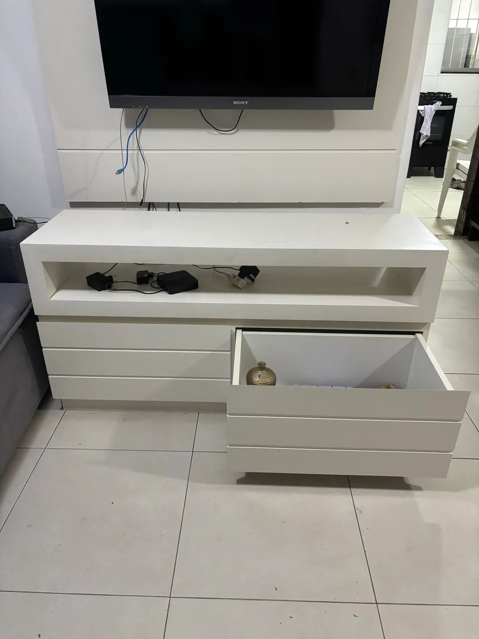 Rack e painel branco