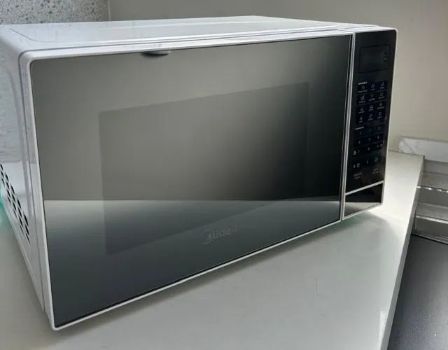 Micro-ondas Midea Minuto Fácil Prata 20L 110v