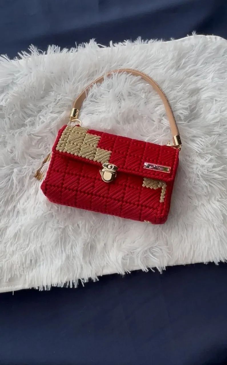 Bolsa vermelha feito a mão 