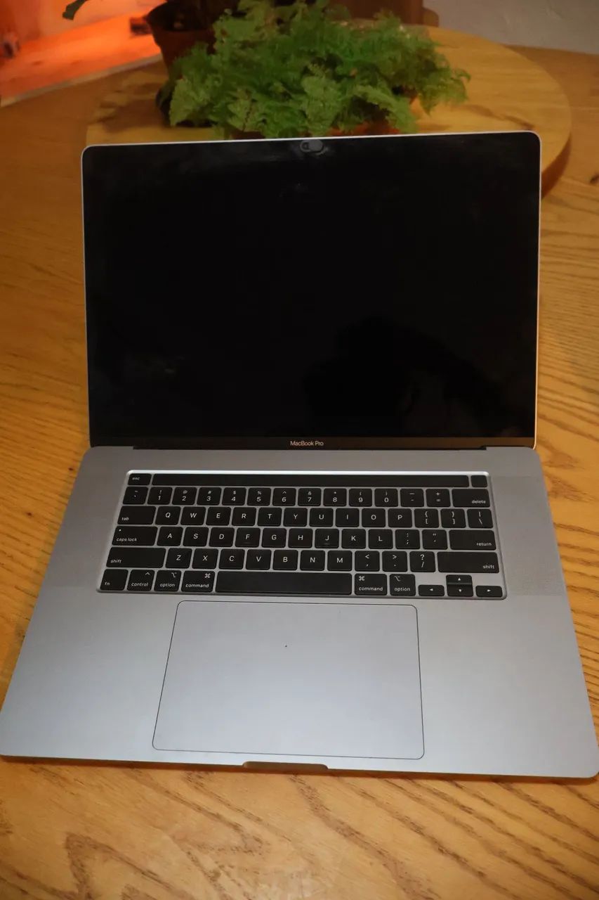 MacBook pro 16'' i tel core i7 512gb SSD 2019 - Foto 2
