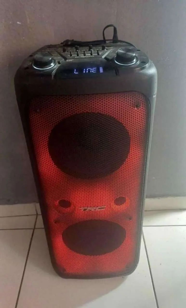 Vendo Caixa de som TRC 1.700 Watts RMS com microfone sem fio integrado e com controle. 