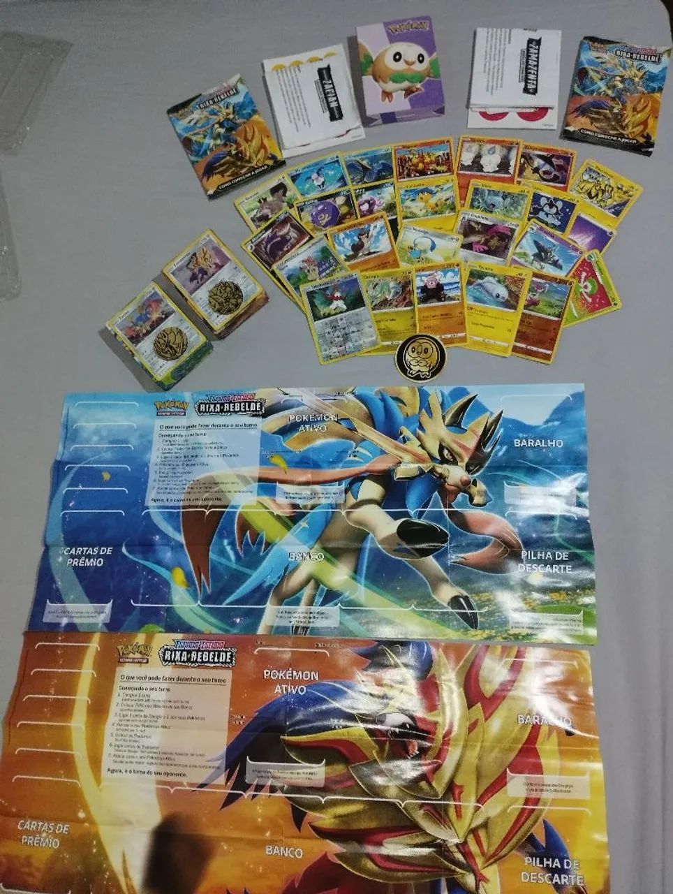 Coleção 2 Decks de Pokémon TCG Completos e 25 Cartas Adicionais