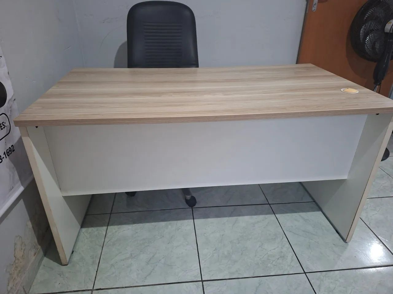 Vende-se Mesa de Escritório/Estúdio (Acompanha cadeira Giratória) 