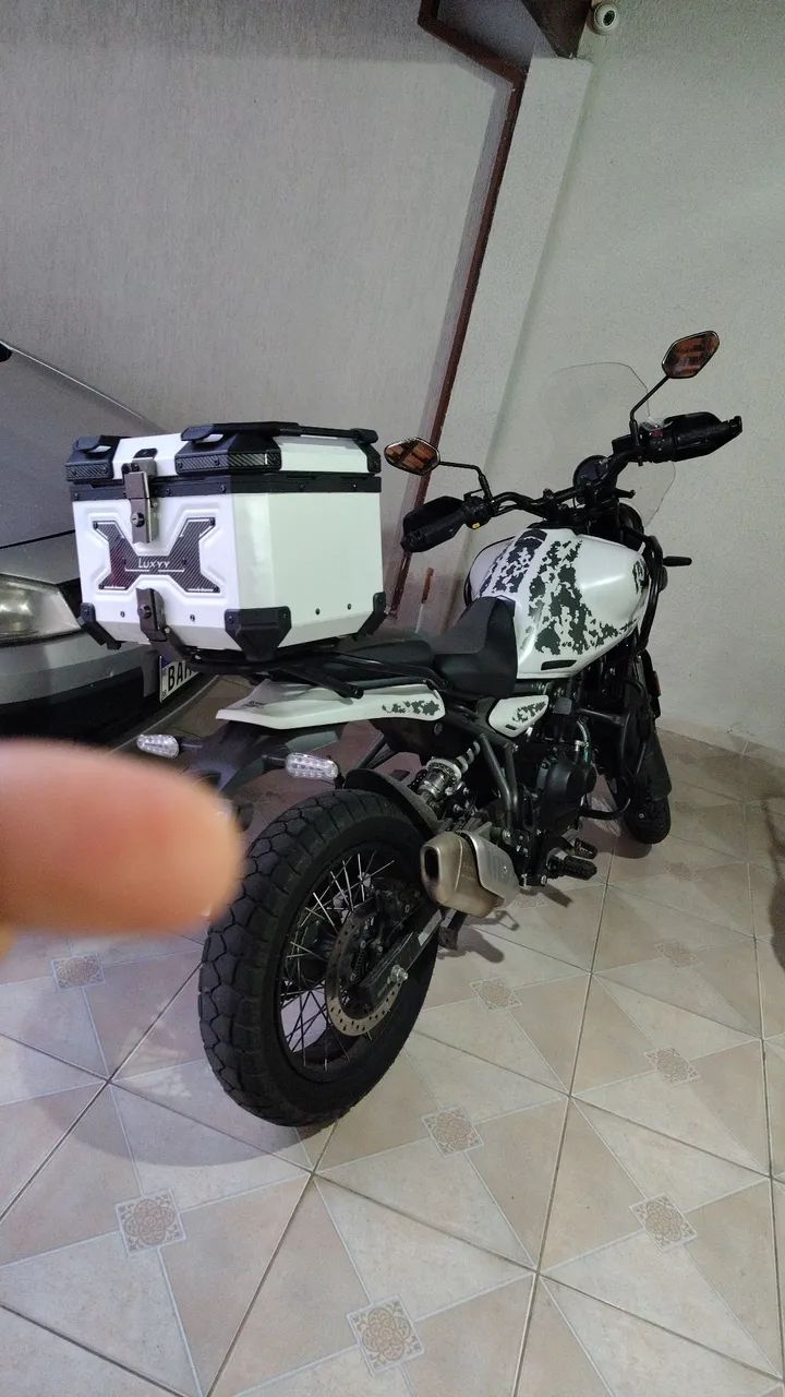 Himalayan 450 sem câmara. Cheia de acessórios e pneu reserva!