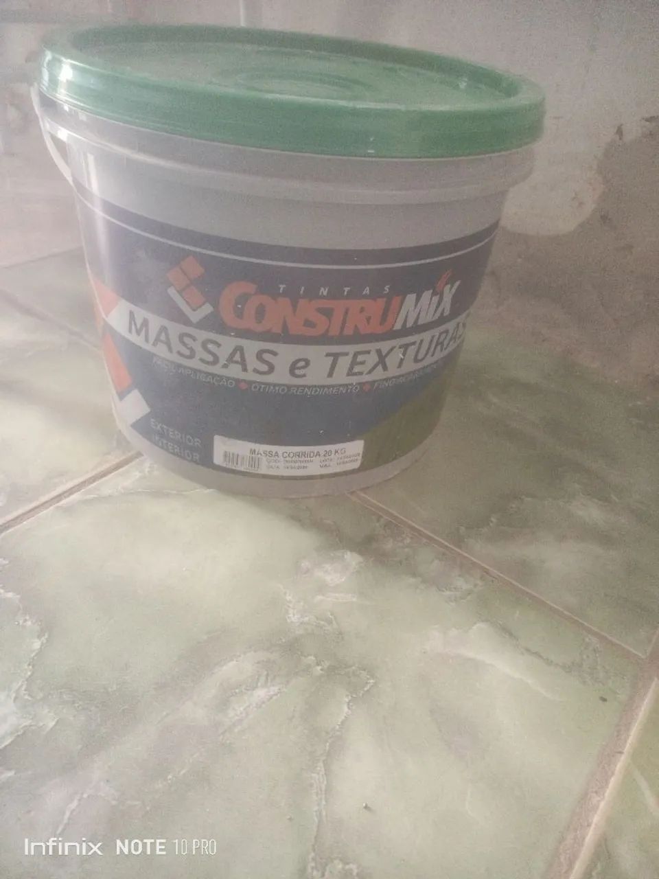 Estou vendendo esse balde de massa corrida novo lacrado!!