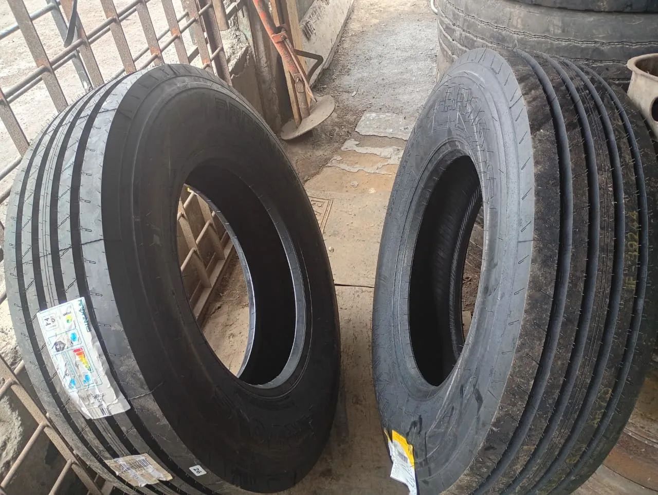 Vende-se pneus de caminhão 