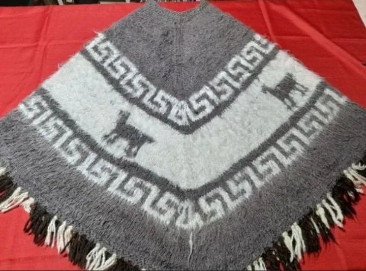 poncho peruano de lã cinza e branco - Foto 3