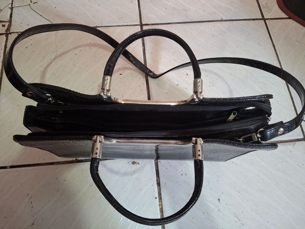 Bolsa de ombro preta linda ! Praticamente nova. - Foto 4