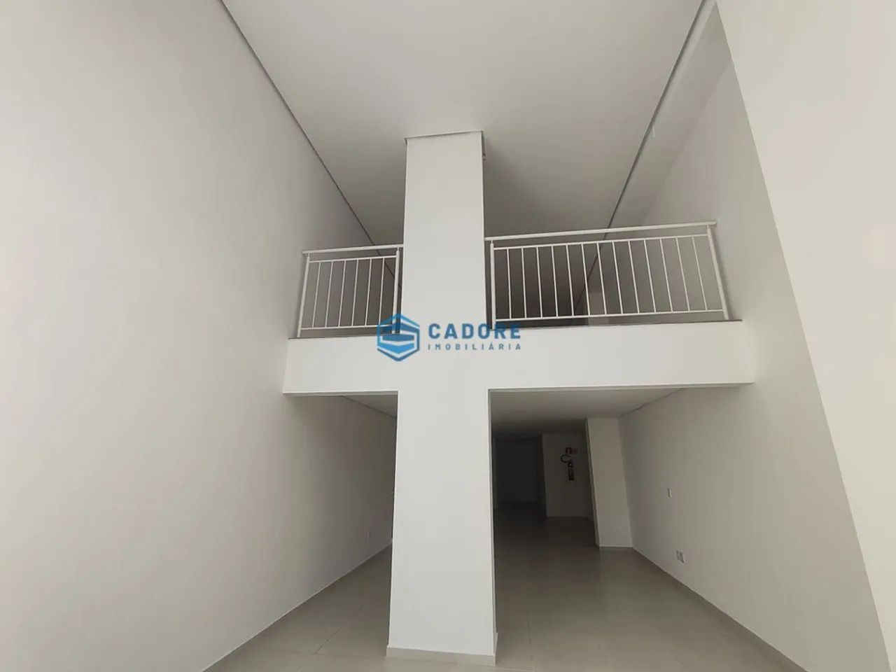 SALA TÉRREA NO RIO BRANCO COM 150m²