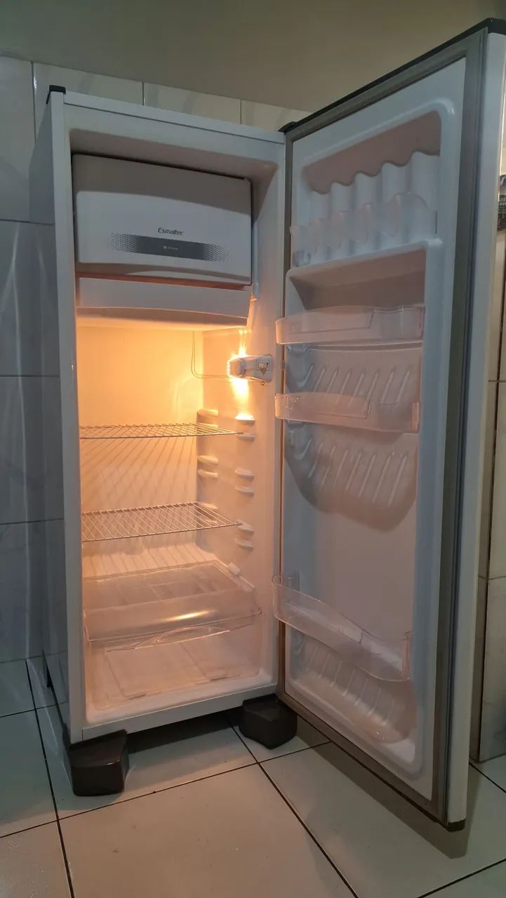 Geladeira Esmaltec 218L com Compressor Inverter 