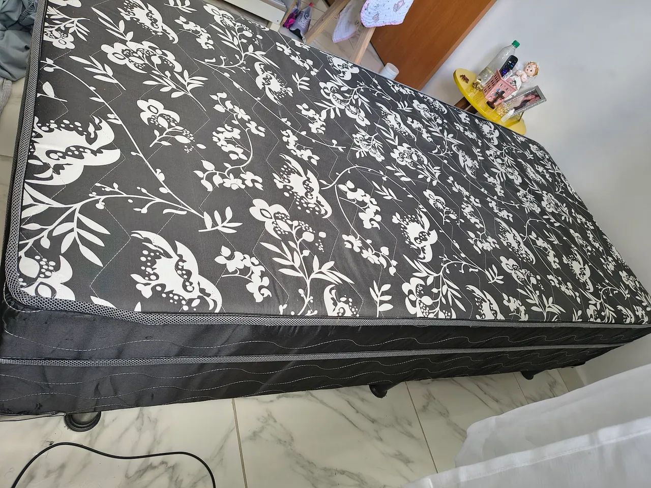 Vendo cama box nova
