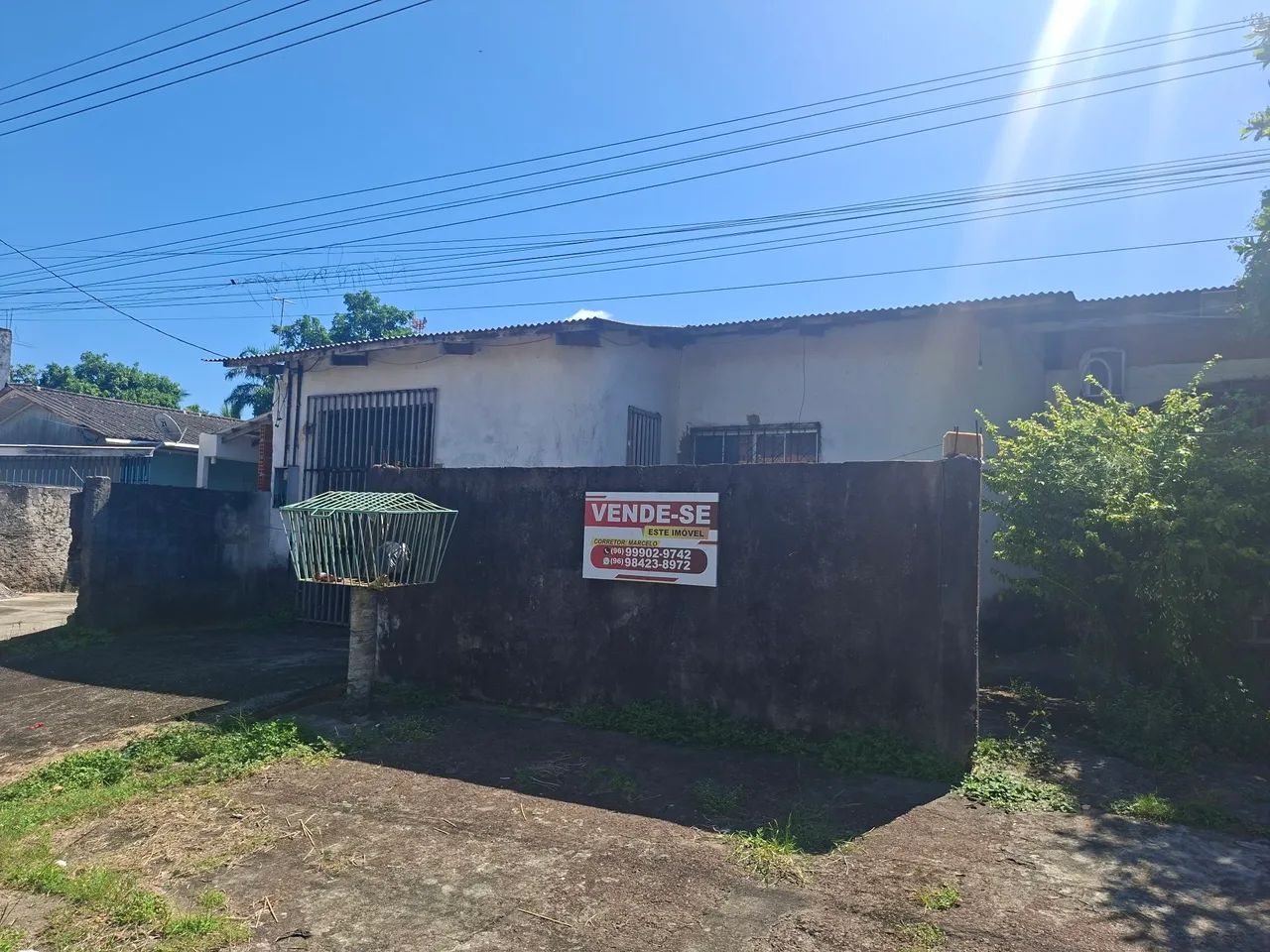 Alugo casa bem localizada centro de Santana