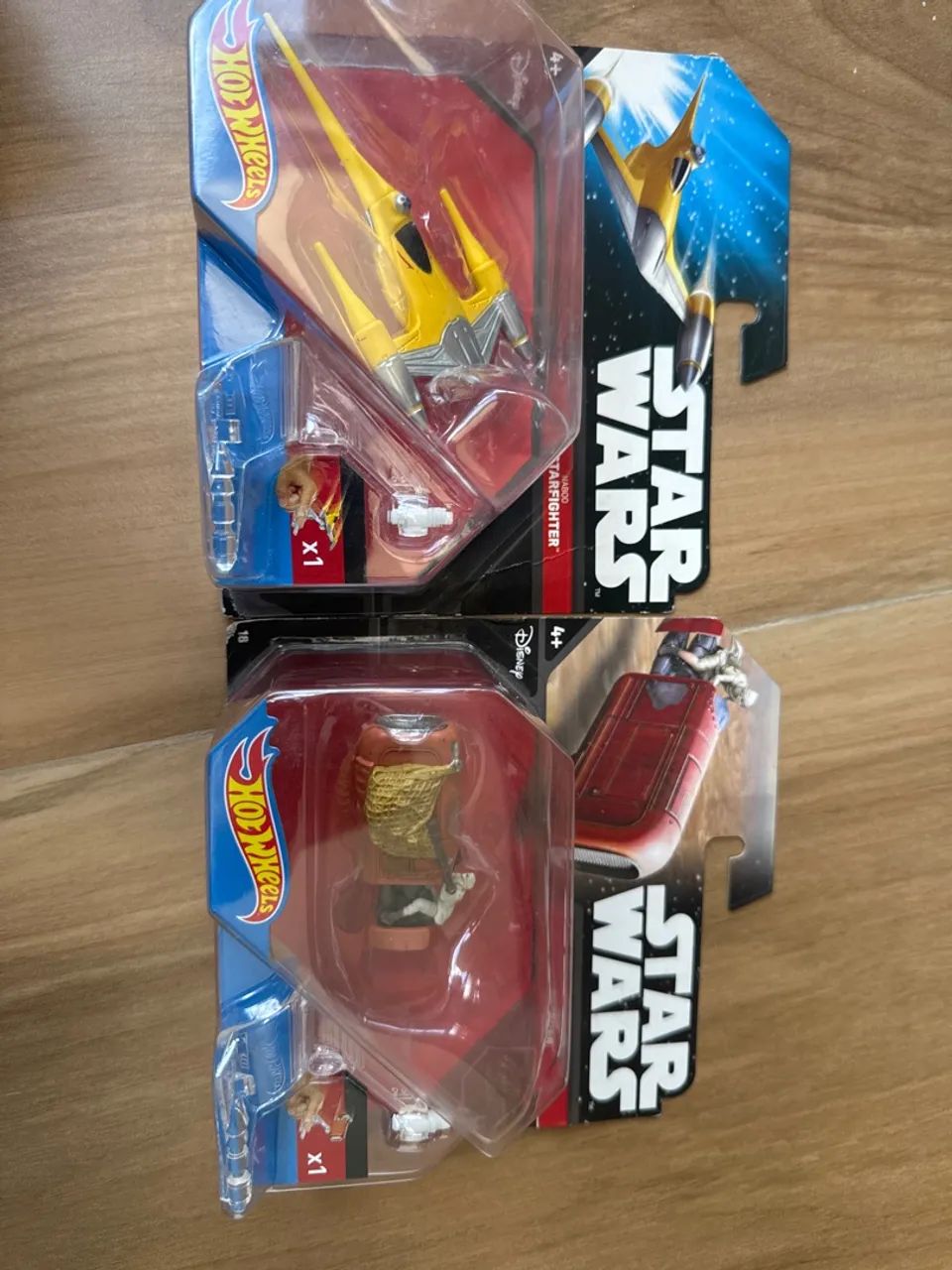Hot wheels dupla nave Star wars Rey?s speeder e Naboo starfighter