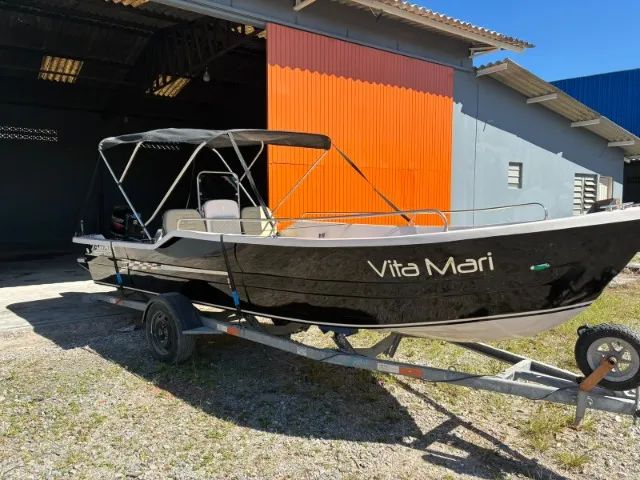 Barco Seminovo com Motor 50HP 