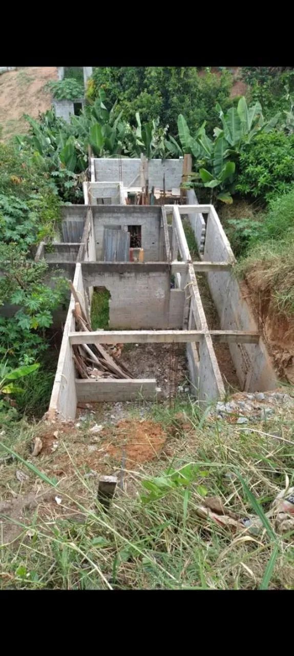 VENDE-SE UM TERRENO EM FRANCO DA ROCHA 