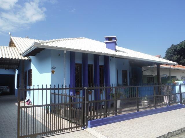Casa 03 Quartos Climatizada_ Meia Praia_ 05 vagas garagem - Foto 2