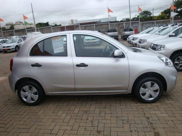 NISSAN MARCH 2017/2018 1.0 S 12V FLEX 4P MANUAL - Foto 6