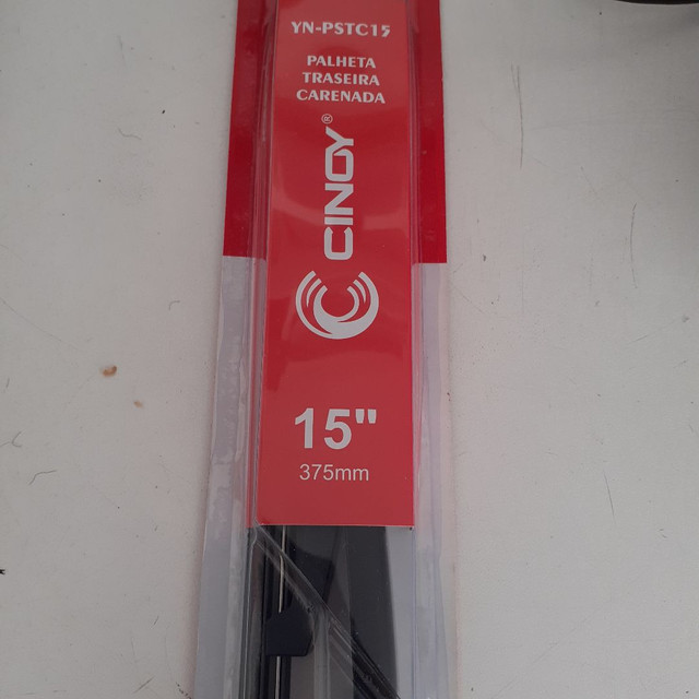 Palheta traseira, carenada. 15". Nova. Instalada. R$ 40,00.