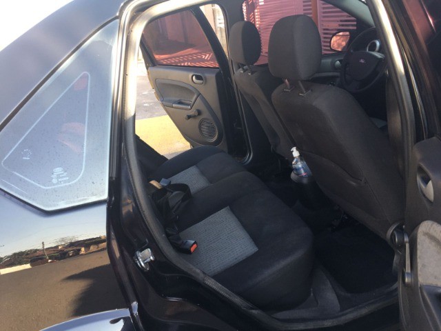 FORD FIESTA SEDÃ 2012 1.6