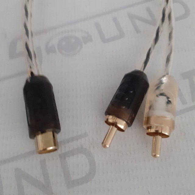 Cabo Y. Taramps. Com : 2rca macho X 1rca femea.  Novo.