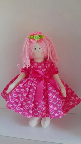 Oblee Marketplace  Boneca de Pano Pink Com Troca de Roupa