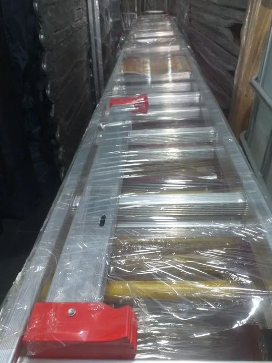 Escada de Alumínio Dobrável 15x2 - 8,00 metros - Foto 2
