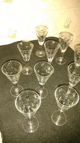 10 antigas taças de licor de cristal fino lapidadas