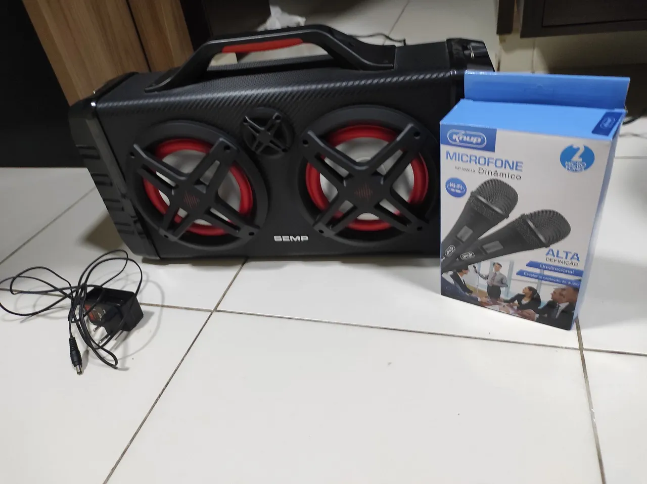 Caixa de som semp bluetooth com fonte e dois microfones karaoke videoke perfeito estado