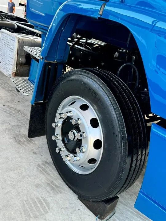 Mercedes Benz Atron 2324 ano 2014 no chassi - Foto 12