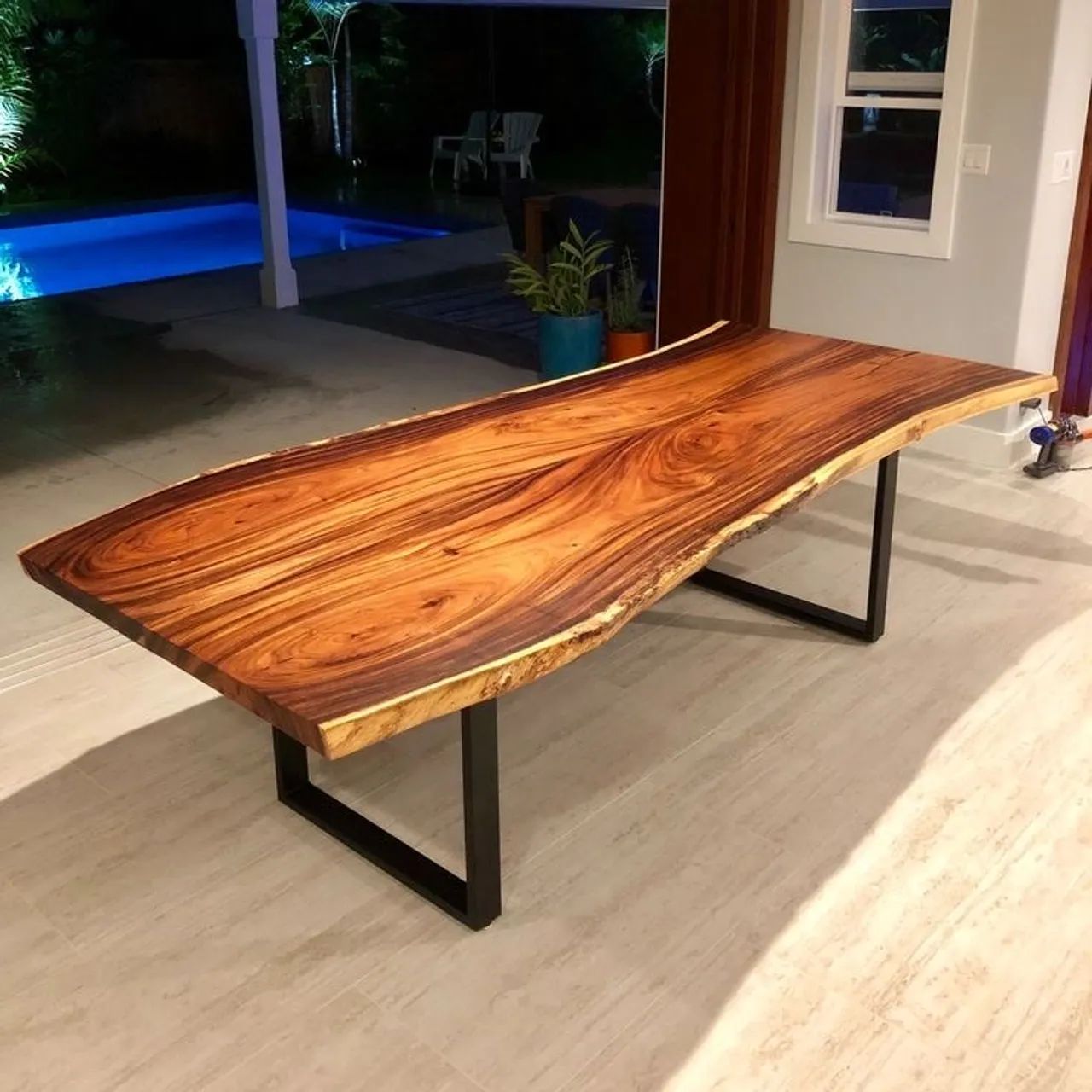 Mesa com base em metalon65566255562371120