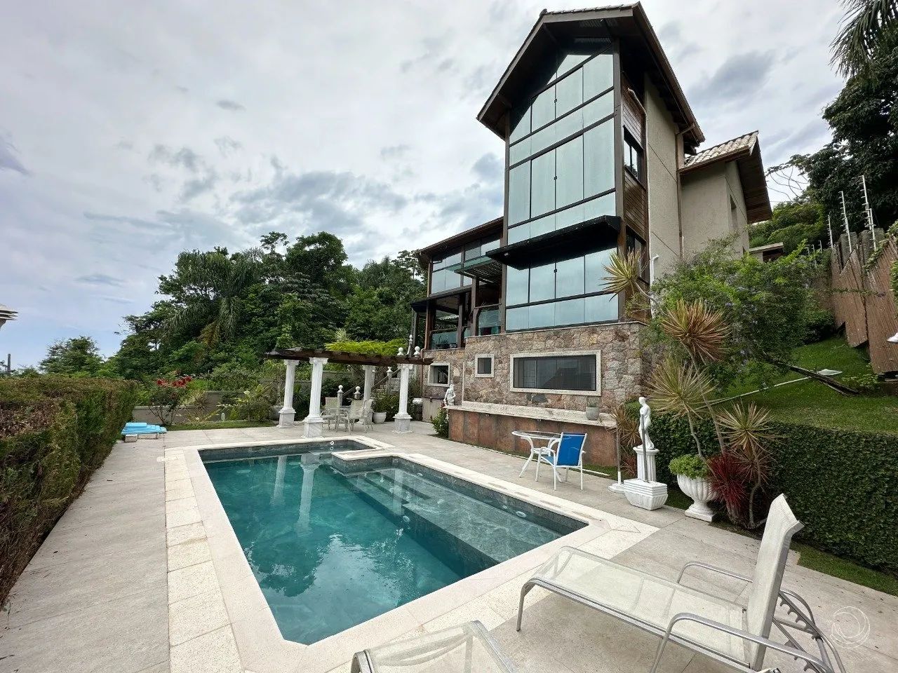 Casa com 4 suítes no bairro Praia Brava, Florianópolis