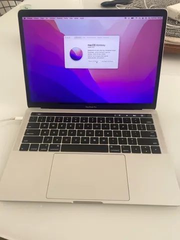 MacBook Pro touchbar 16gb ram i7 