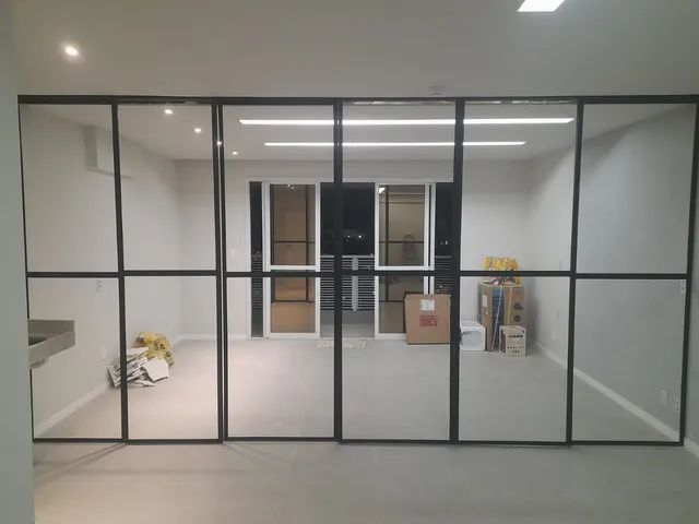 Divisória de Metalon com vidro canelado