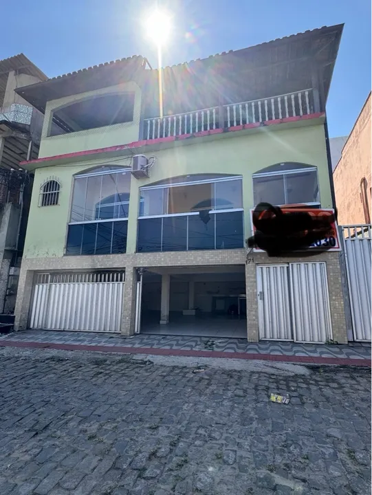 Excelente casa com 5 residências na Glória