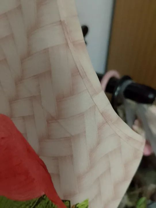 Macacão estampado floral, seda usado duas vezes e de excelente qualidade  - Foto 2