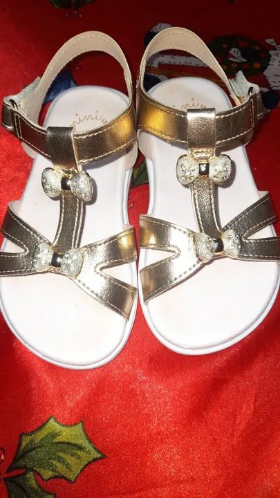 Vendo sandalia infantil social dourada n 25 seminova