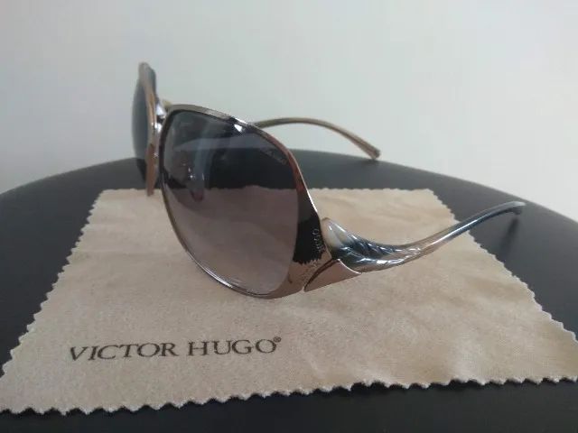 Óculos de sol feminino Victor Hugo  - Foto 4