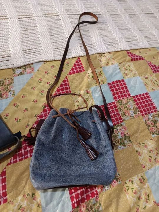 Duas bolsas de couro, camurça azul  - Foto 3