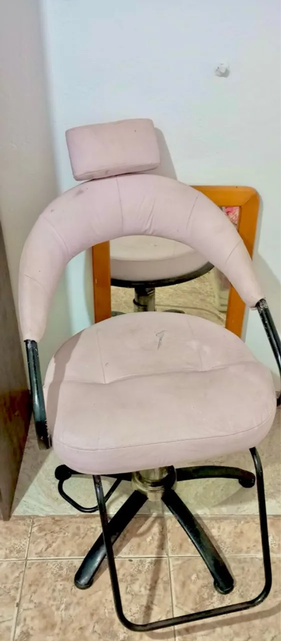 Cadeira de salão com design ergonômico