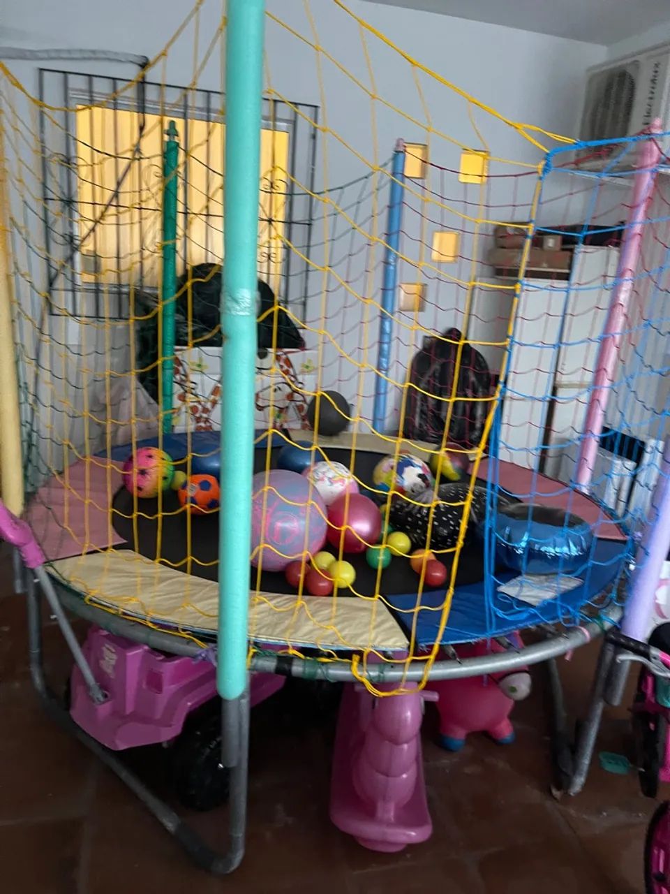 Trampolím infantil com rede de proteção - Foto 3