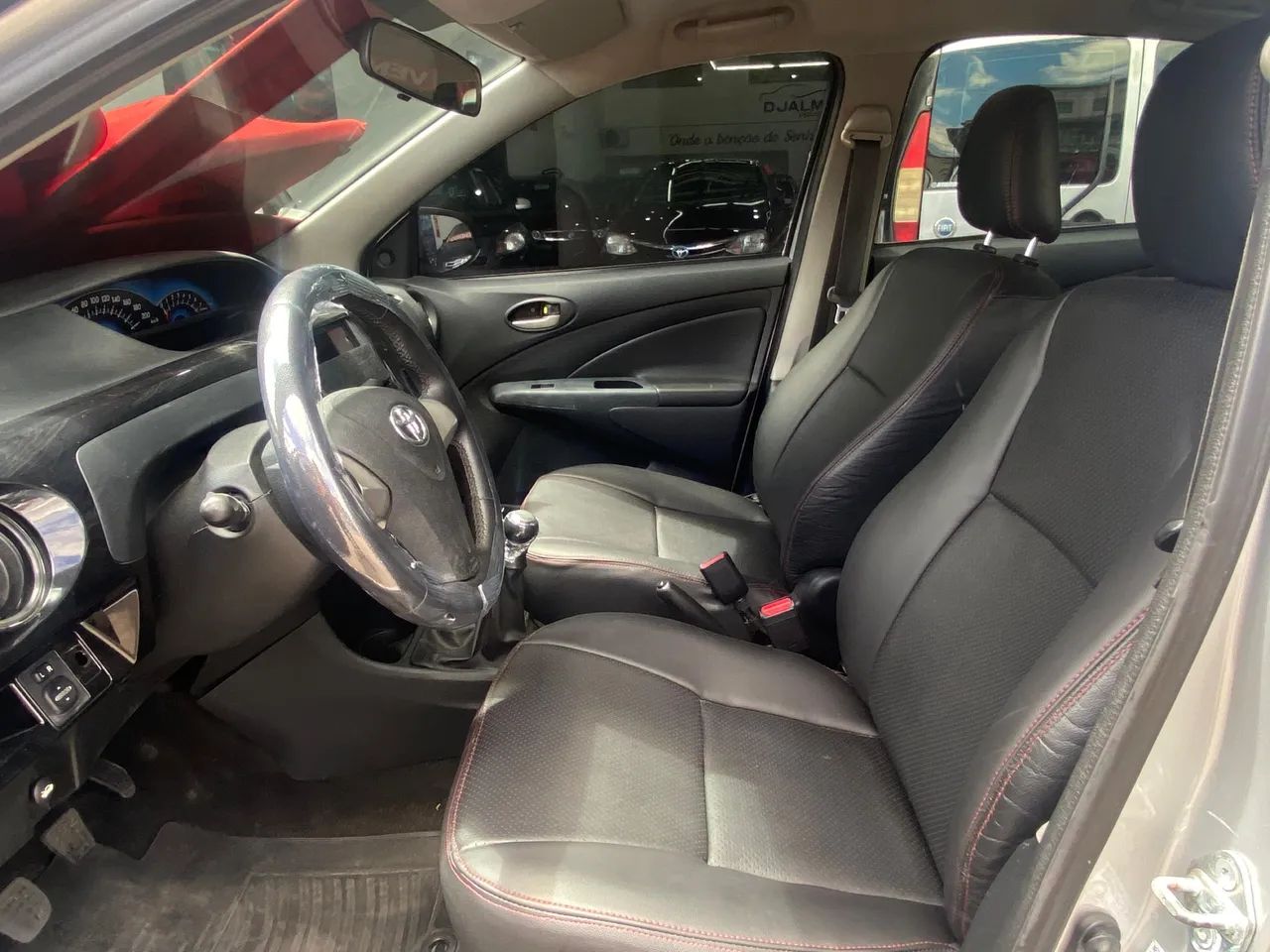 TOYOTA ETIOS SEDAN 1.5 X 2014 (FINANCIO COM R$9.000 DE ENTRADA) - Foto 11