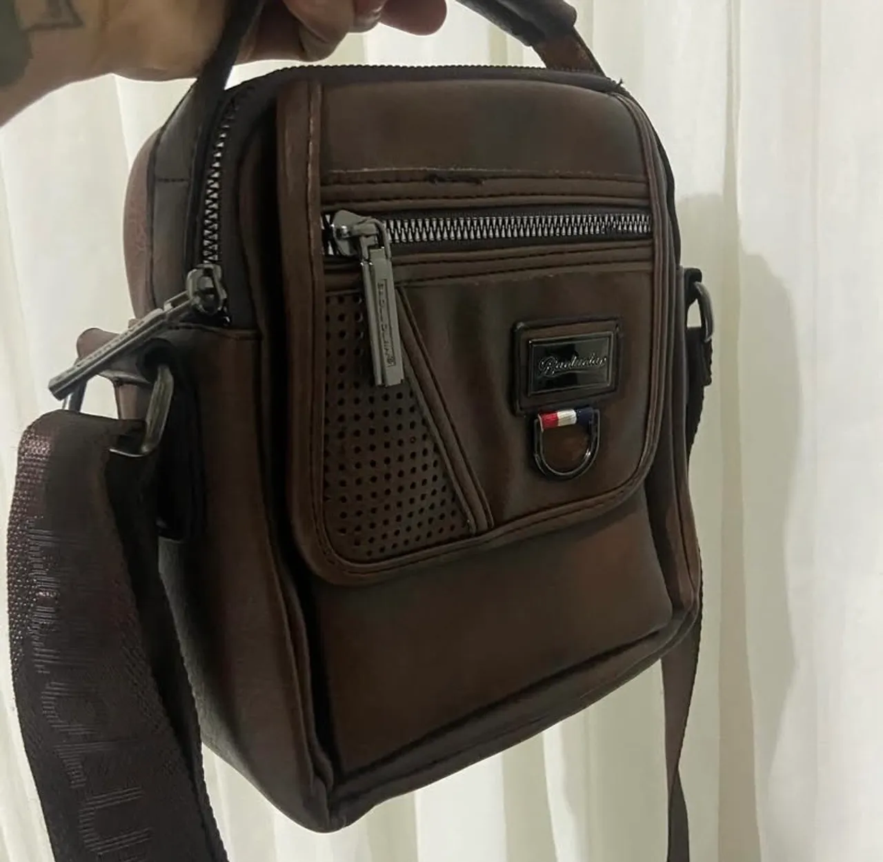 Bolsa Masculina de Ombro em Couro Sintético Marrom