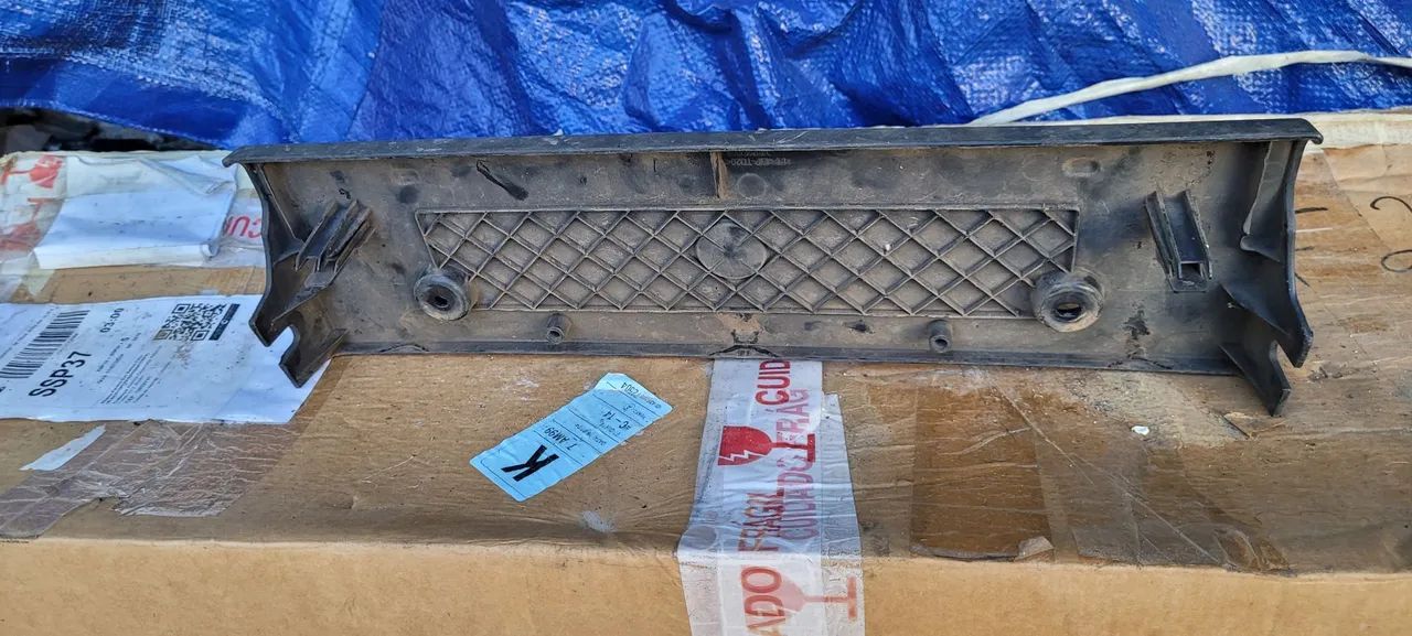 Suporte de Placa Dianteiro Etios 12/21 Original - Foto 2